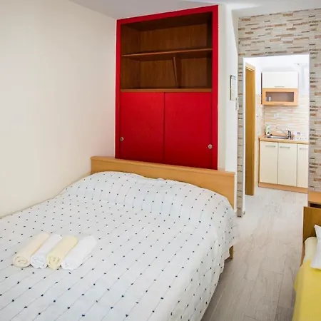 Apartment Apartmans And Studios Ana