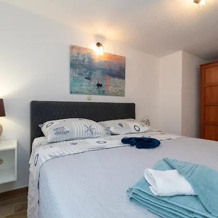 Apartment Apartmans And Studios Ana